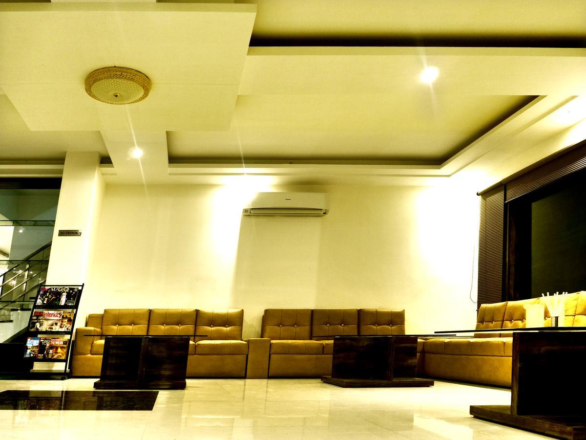 Hotel Trance Ganga Tapovan Exterior foto